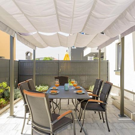 Appartamento New, Private Heated Swimming Pool, Free Parking, Trogir Centar Esterno foto