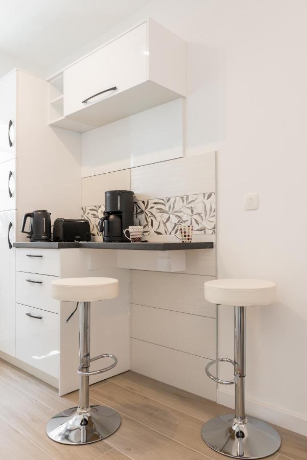Appartamento New, Private Heated Swimming Pool, Free Parking, Trogir Centar Esterno foto