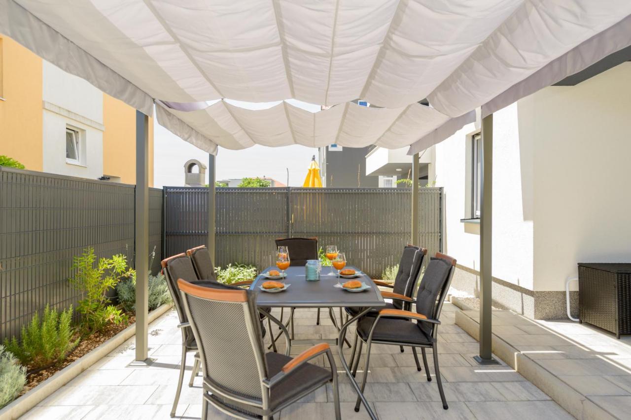 Appartamento New, Private Heated Swimming Pool, Free Parking, Trogir Centar Esterno foto
