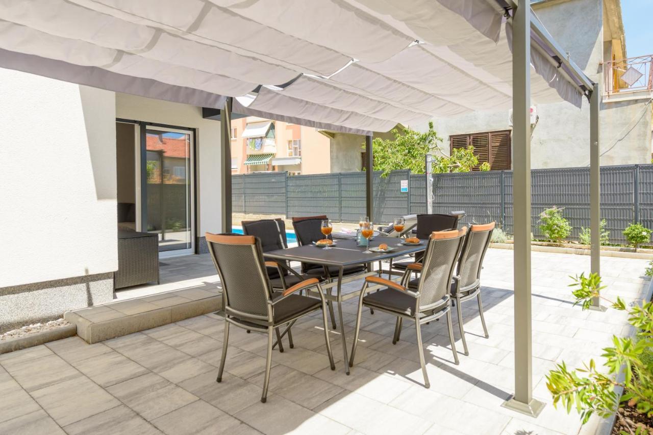 Appartamento New, Private Heated Swimming Pool, Free Parking, Trogir Centar Esterno foto