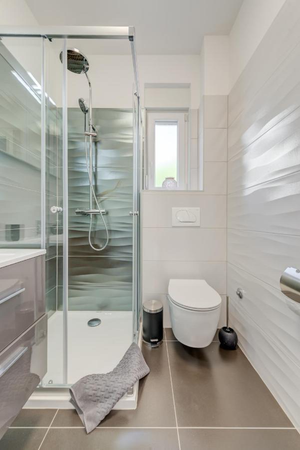 Appartamento New, Private Heated Swimming Pool, Free Parking, Trogir Centar Esterno foto