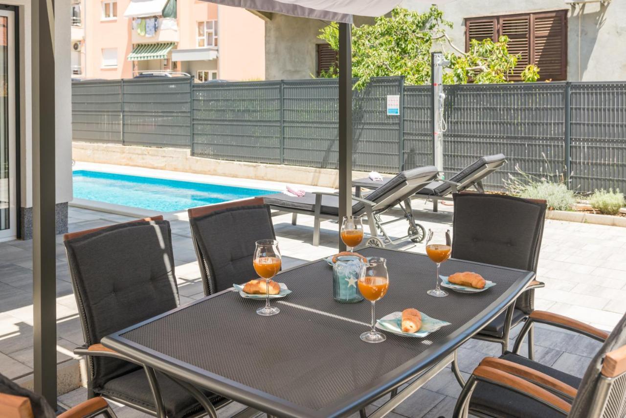 Appartamento New, Private Heated Swimming Pool, Free Parking, Trogir Centar Esterno foto