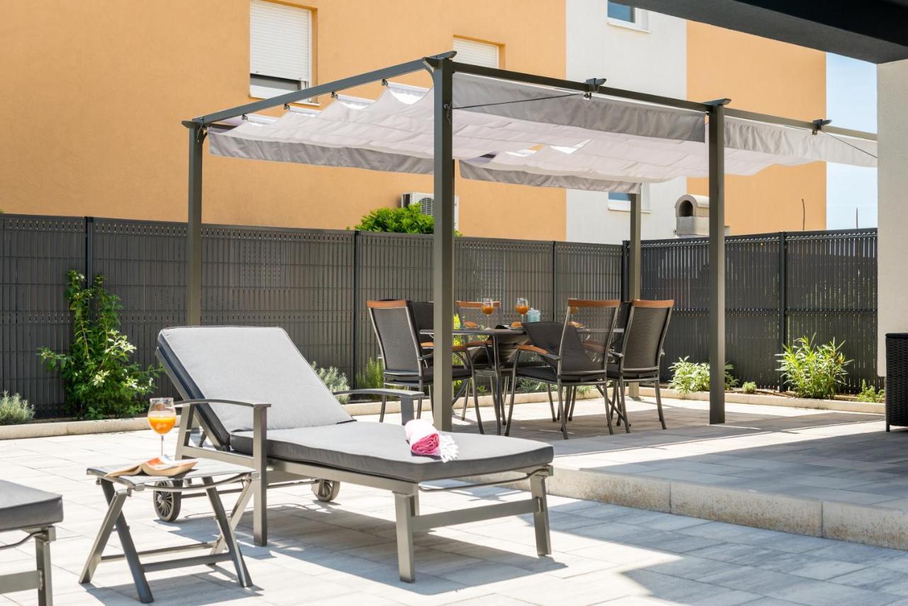 Appartamento New, Private Heated Swimming Pool, Free Parking, Trogir Centar Esterno foto