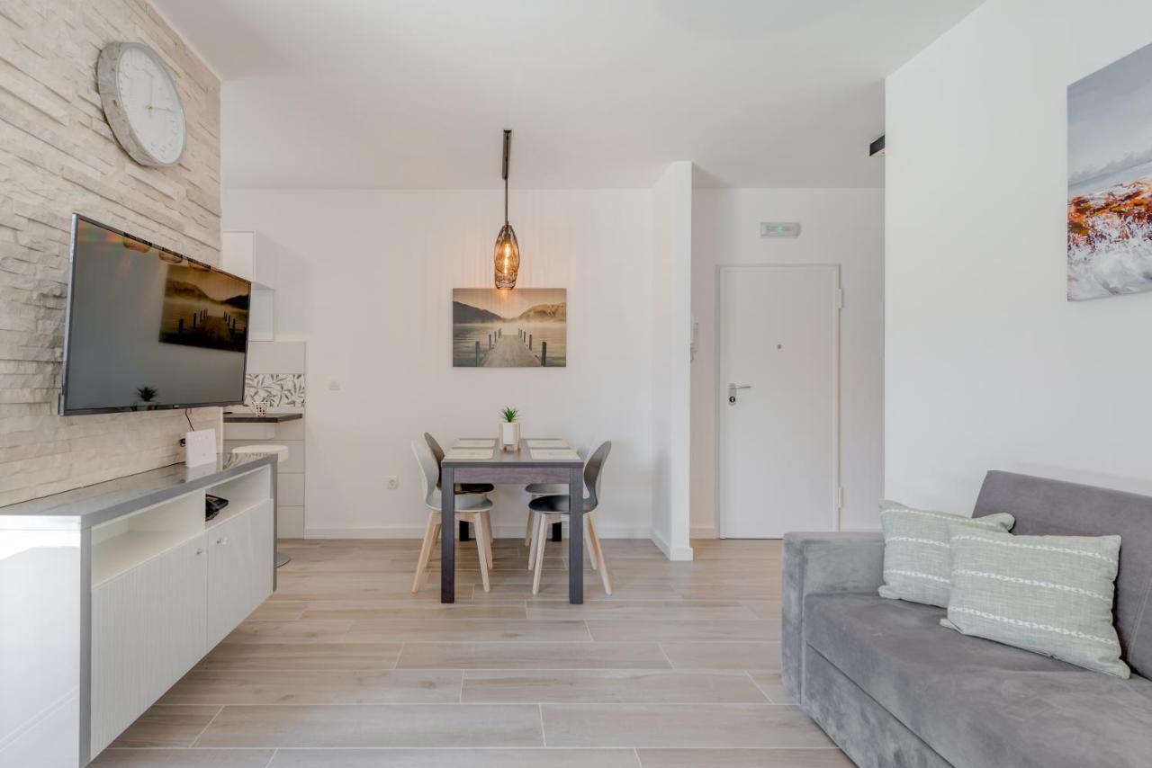 Appartamento New, Private Heated Swimming Pool, Free Parking, Trogir Centar Esterno foto